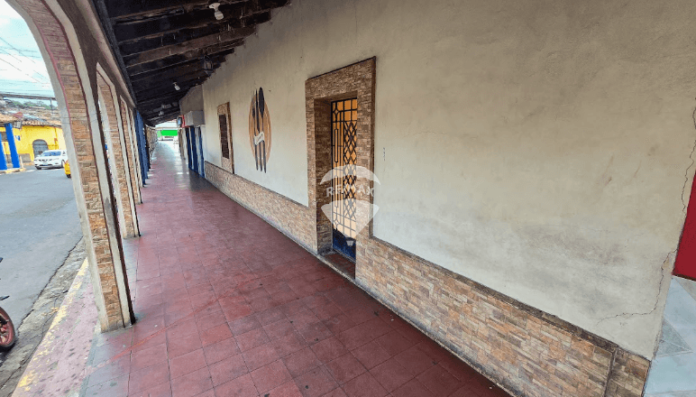 ALQUILER DE PROPIEDAD COMERCIAL SOBRE CALLE PRINCIPAL EN EL CENTRO DE CHALATENANGO — foto 1