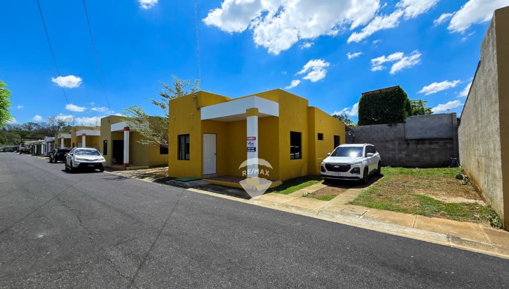 CASA EN VENTA - VILLA VERDE ESTATE - SANTA ANA