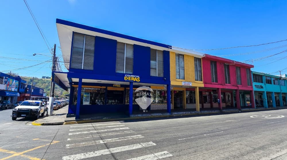 EDIFCIO COMERCIAL EN CENTRO DE SANTA TECLA — foto 1