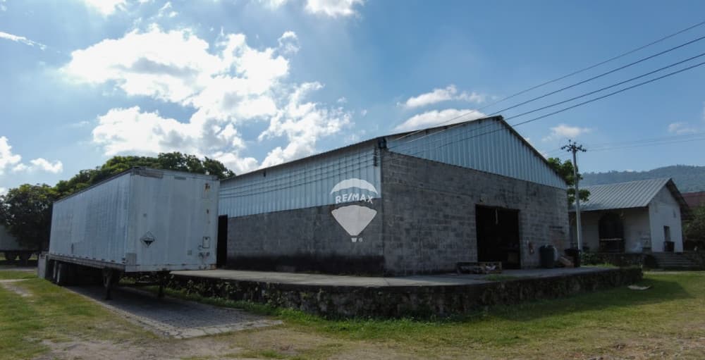 COMPLEJO DE BODEGAS EN VENTA / SOYAPANGO