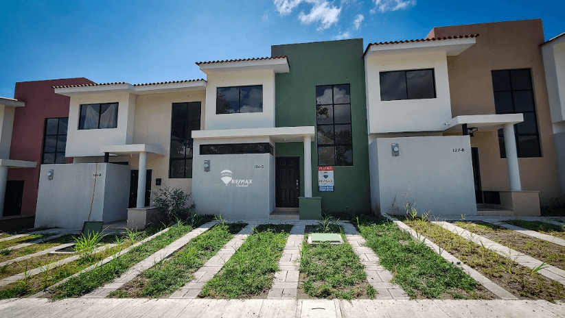 MODERNA CASA EN PASEO DEL PRADO EN VENTA — foto 1
