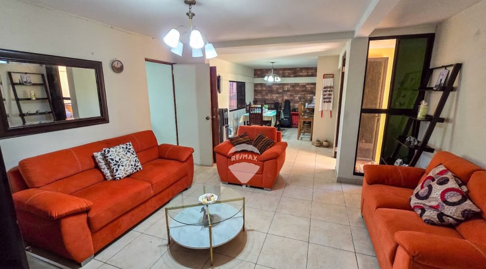 CASA DE ESQUINA EN VENTA EN COL. CENTROAMÉRICA