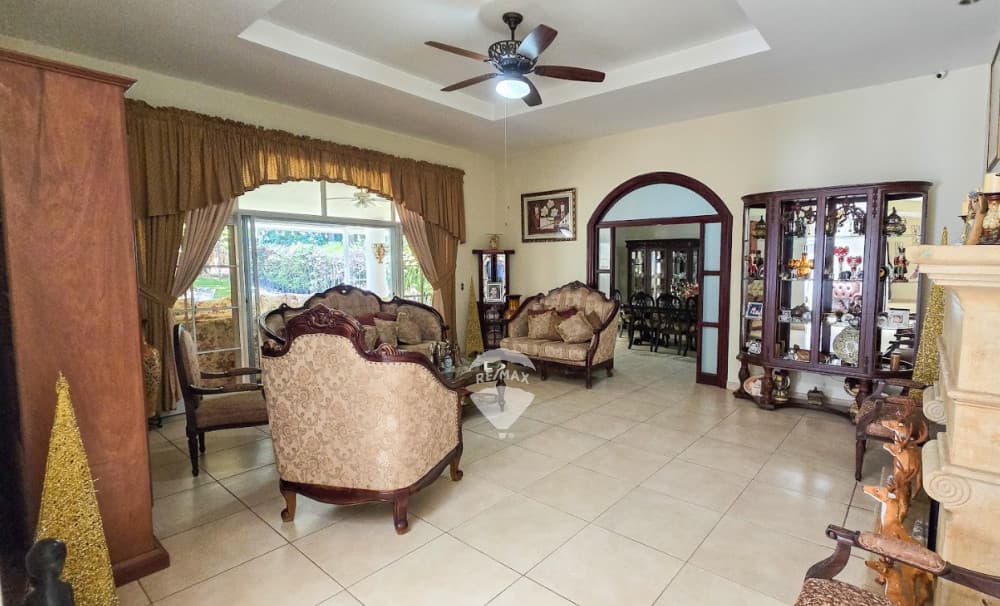 CASA EN ALQUILER "QUINTAS DE SANTA ELENA" — foto 1