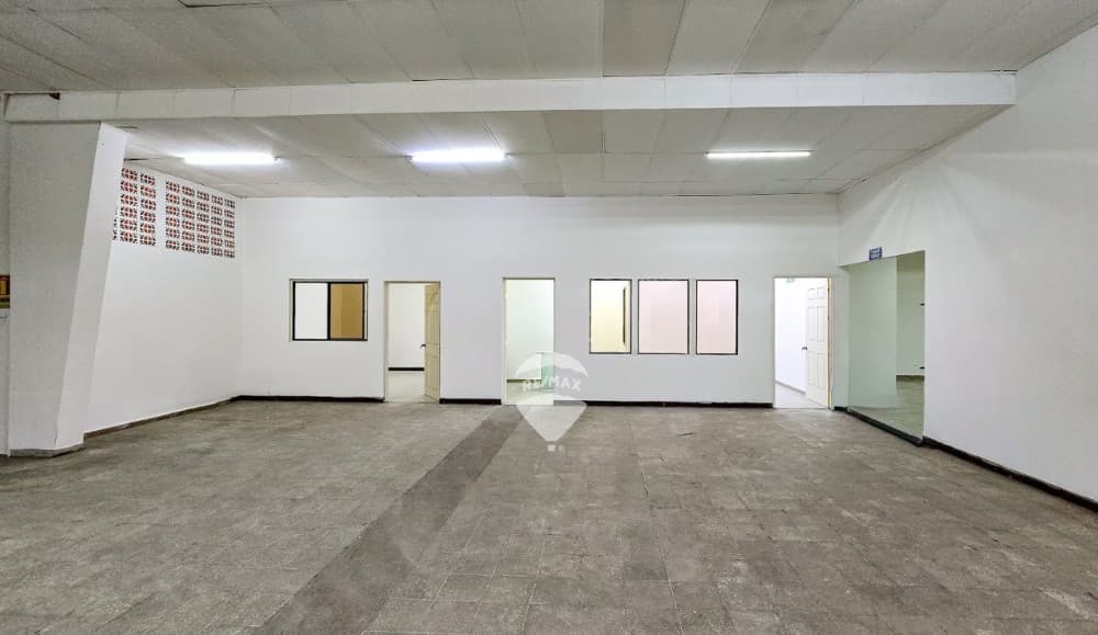 ALQUILER  DE BODEGA  CON UBICACION ESTRATEGICA EN COLONIA  FLOR BLANCA — foto 1