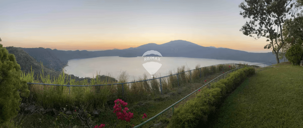 QUINTA RECREATIVA CON VISTA PANORAMICA DE ENSUEÑO AL LAGO DE COATEPEQUE — foto 1