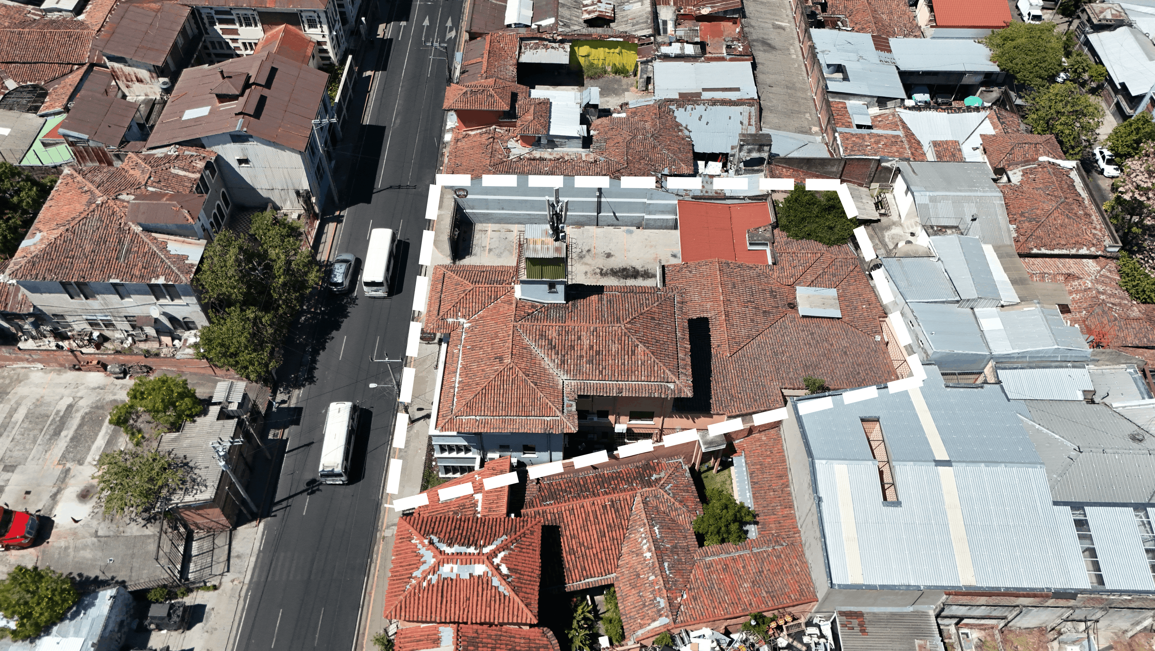 Spacious 3-Story Commercial Building for Rent - San Salvador Historic District — foto 1