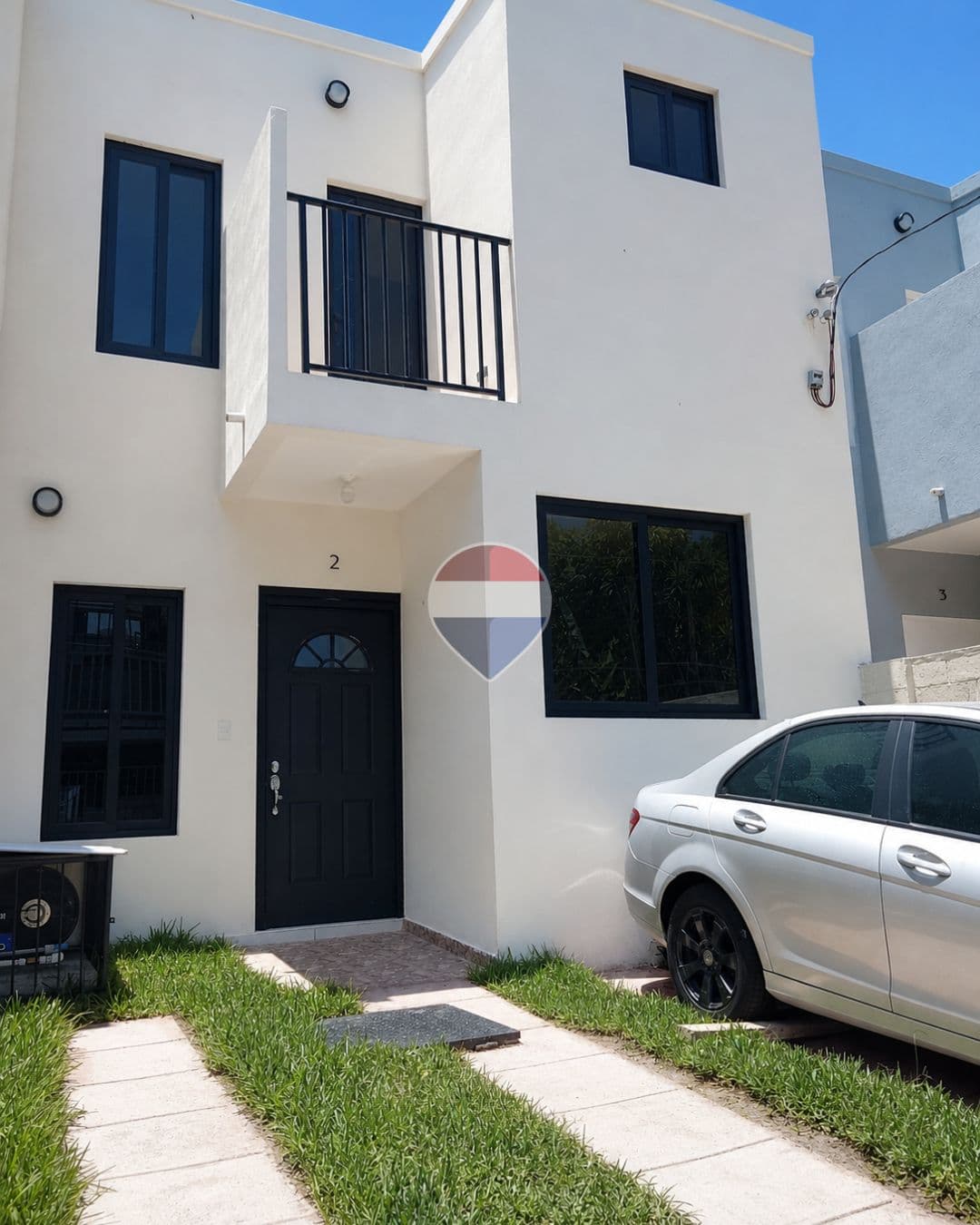 Casa en alquiler para estrenar en Residencial Villa San Carlos | Escalón Norte — foto 1