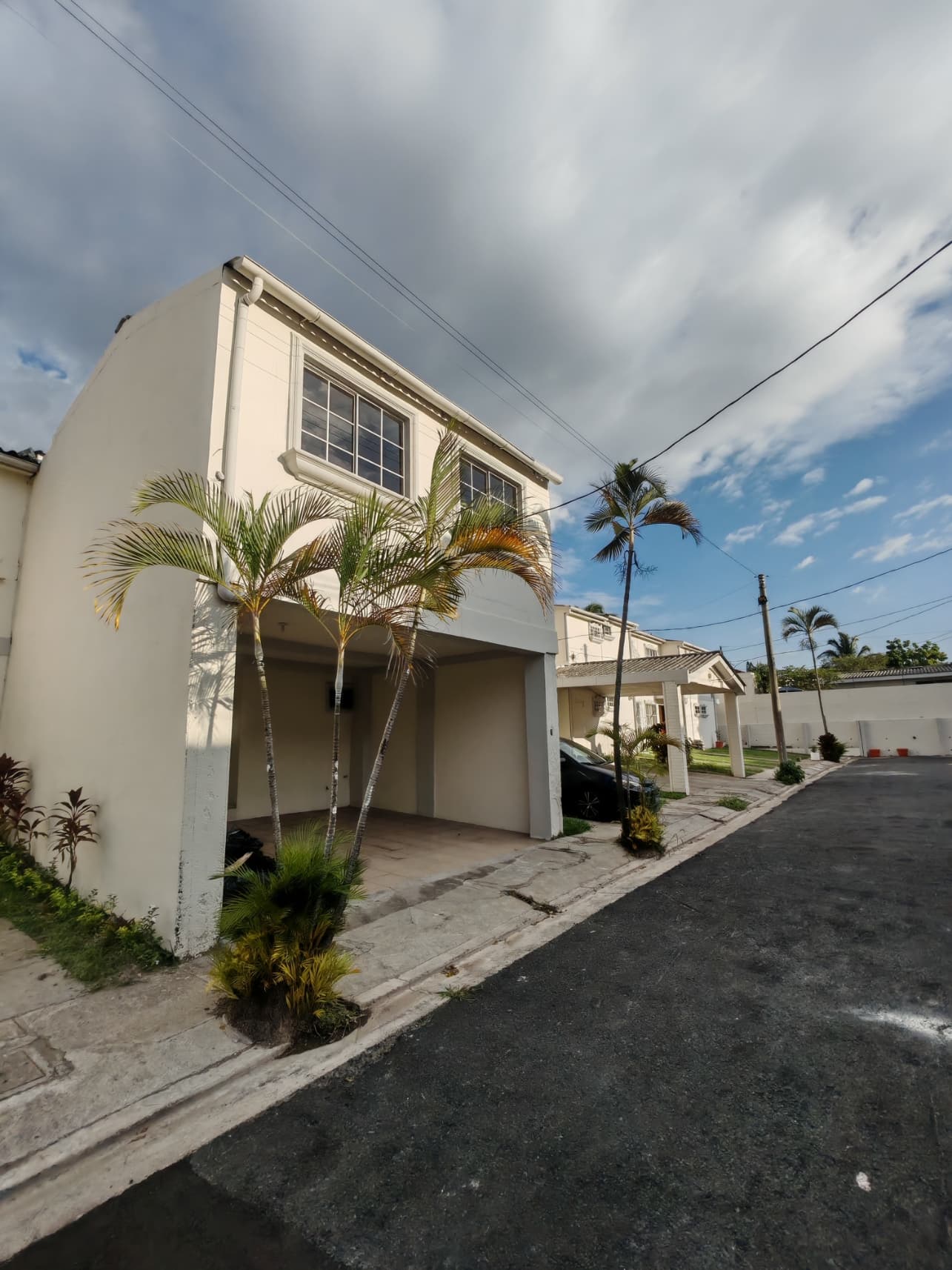 Alquiler exclusivo en la renovada Residencial Brisas de San Francisco: Un modelo ampliado con ubicación estratégica. — foto 1