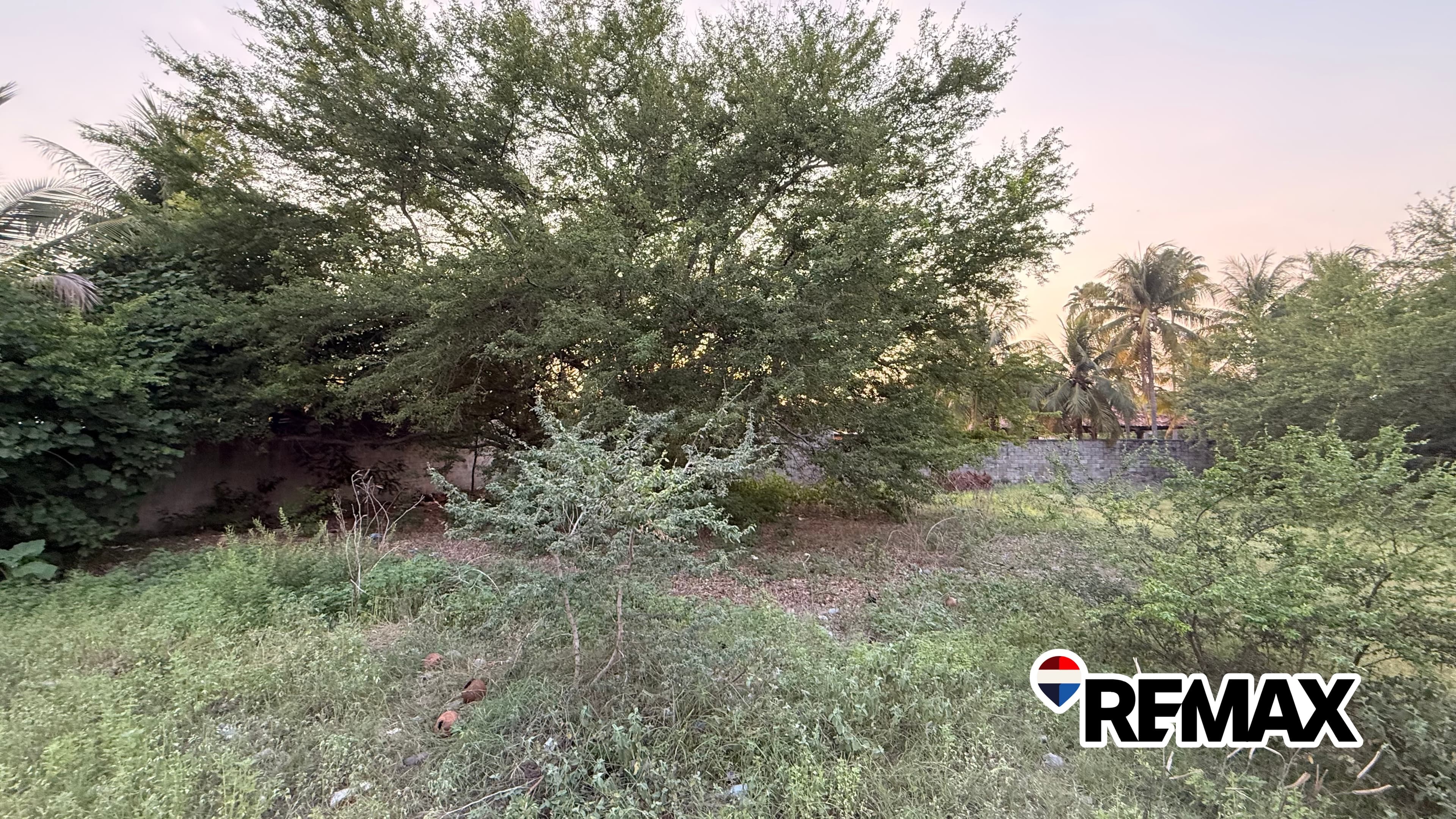 Terreno en Segunda Fila en Costa del Sol 1,332.22 m² porción 1