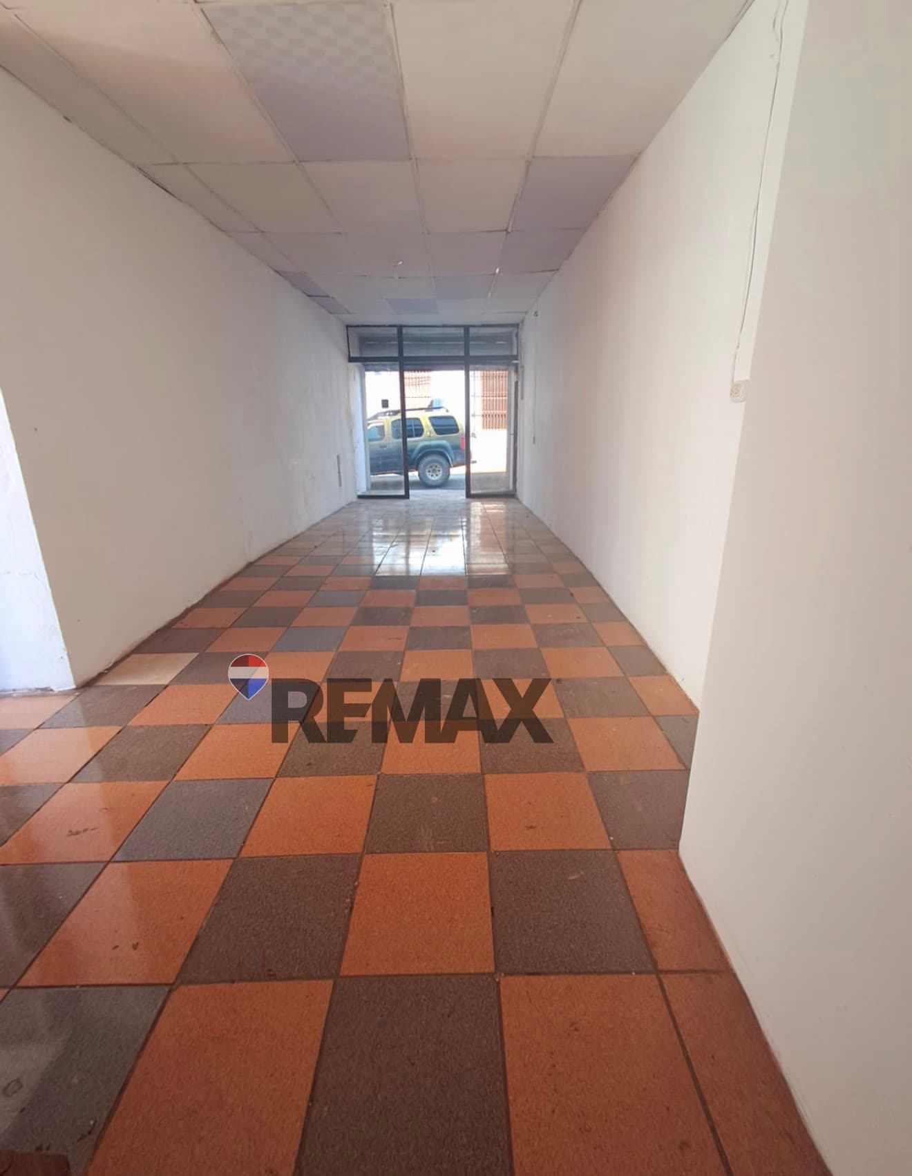 Local comercial en alquiler en centro de Santa Ana. — foto 1