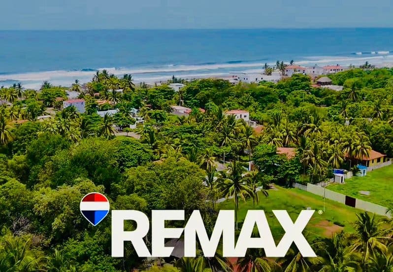 Terreno con cuartos de playa en Venta en Residencial Malibu con acceso al mar y la bocana. — foto 1