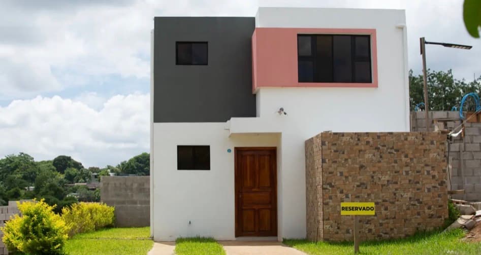CASA A ESTRENAR EN EL CENTRO DE AHUACHAPAN