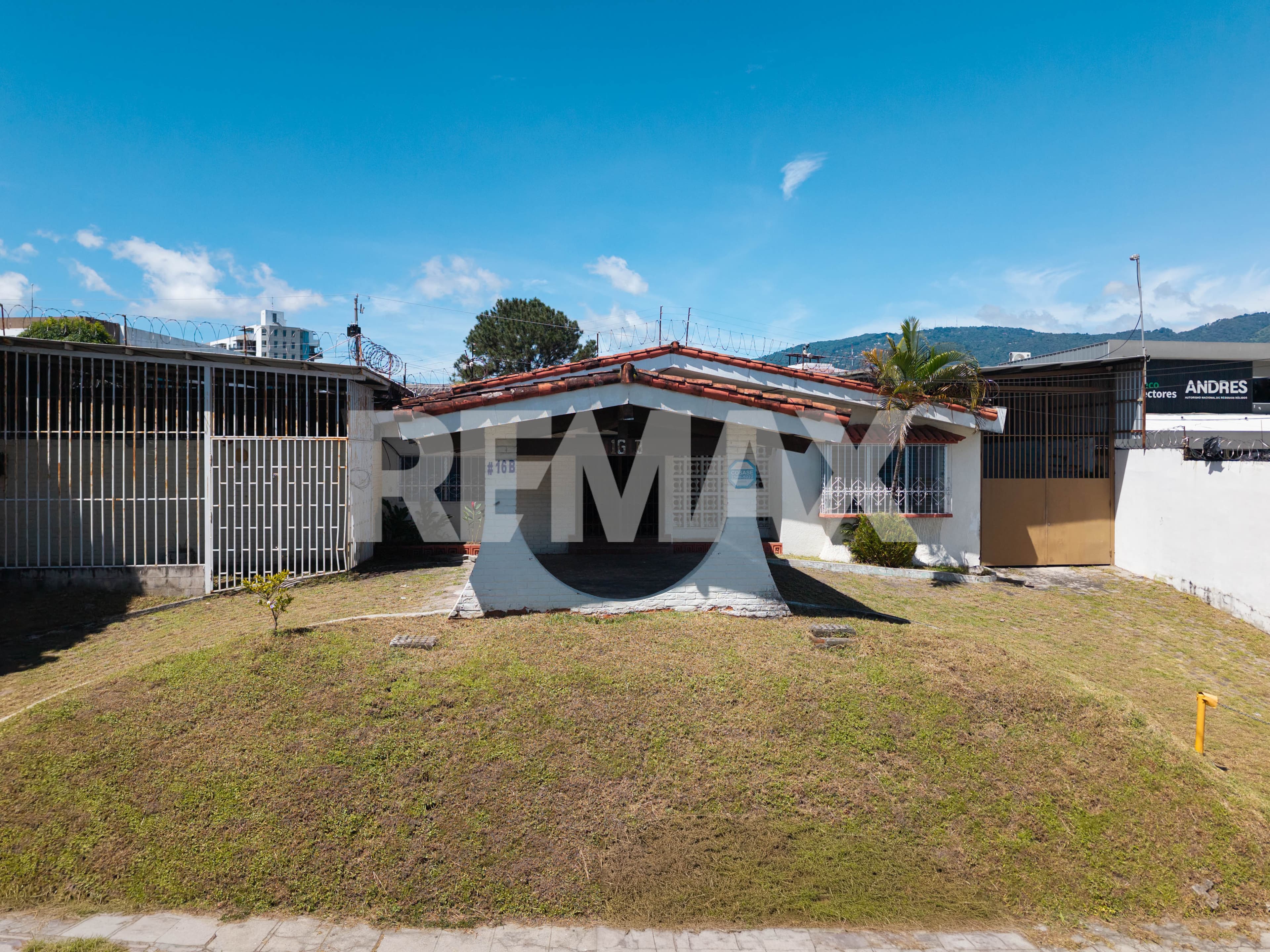 Casa Amplia para oficinas con bodega en Colonia San Francisco — foto 1