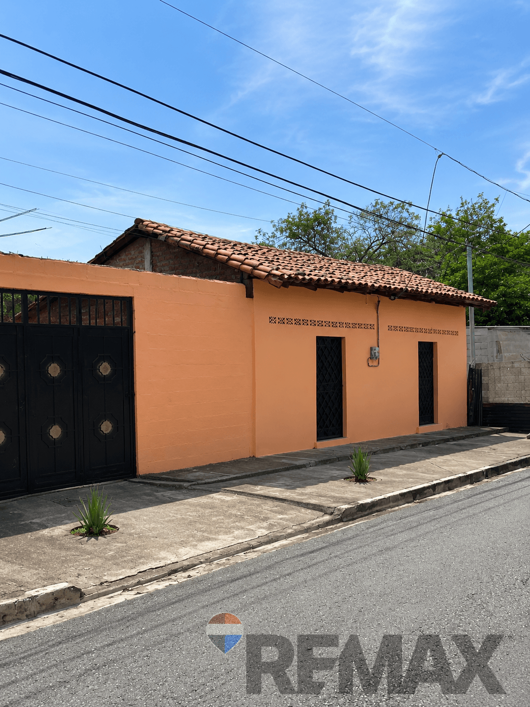 INVESTMENT OPPORTUNITY IN THE HEART OF LA UNIÓN.