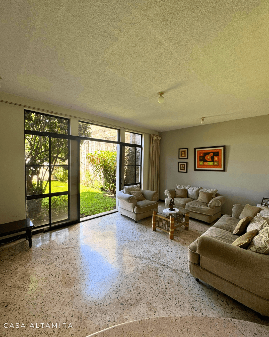 AMPLIA CASA EN VENTA  PARA VIVIENDA U OFICINA EN ZONA ALTAMIRA — foto 1