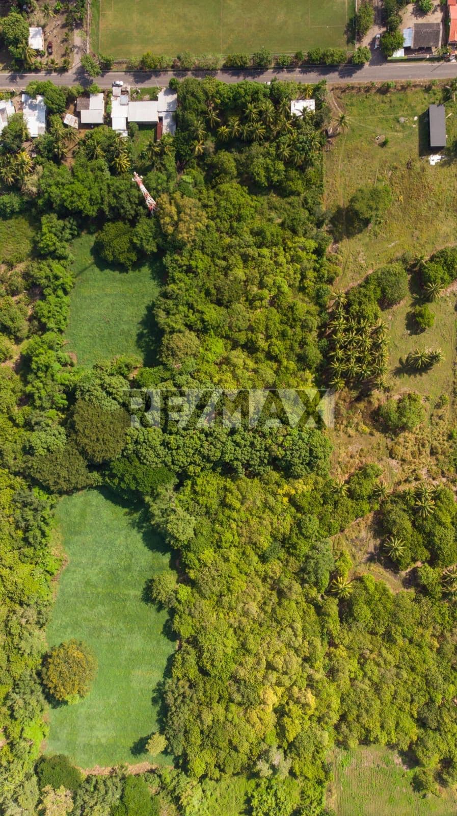 VENTA TERRENO CON PEQUENA CASA EN JIQUILISCO, USULUTAN