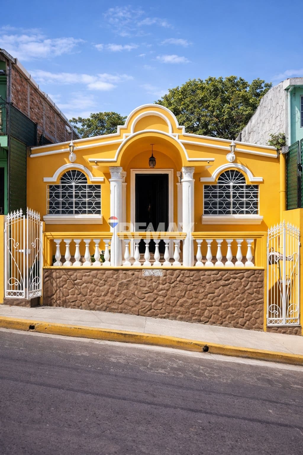 Casa en alquiler en el centro de San Martín – Ideal para comercio u oficinas